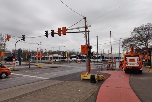 Aufbau Mobile Lichtsignalanlage / Temporäre Ampelregelung für Bauarbeiten