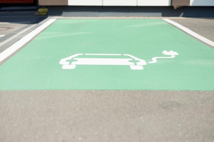 Grüße Markierung für Parkplatz für Elektrofahrzeuge